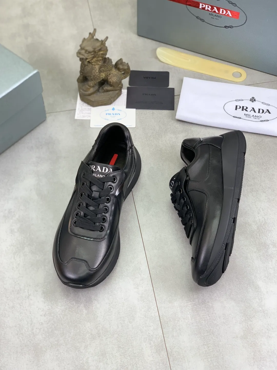 Men's men's shoes💰P600💰【New style】Top quality, classic popular models on the official website, timeless for a century,🆘 The trendy brand (Prada) mainly promotes popular models, avant-garde and versatile fashionable men's shoes, private version molding, cowhide surface splicing 1:1 oil edge processing... fashionable and simple, original imported cowhide interior cowhide feet; the atmosphere and personality are more fashionable, eye-catching and pursuing class. It will subvert old ideas and be a must-have for fashionistas who want to spend time with you! Must keep it! High-end comfort, high-end quality workmanship. Size: 38-44 4️⃣ colors available. full package